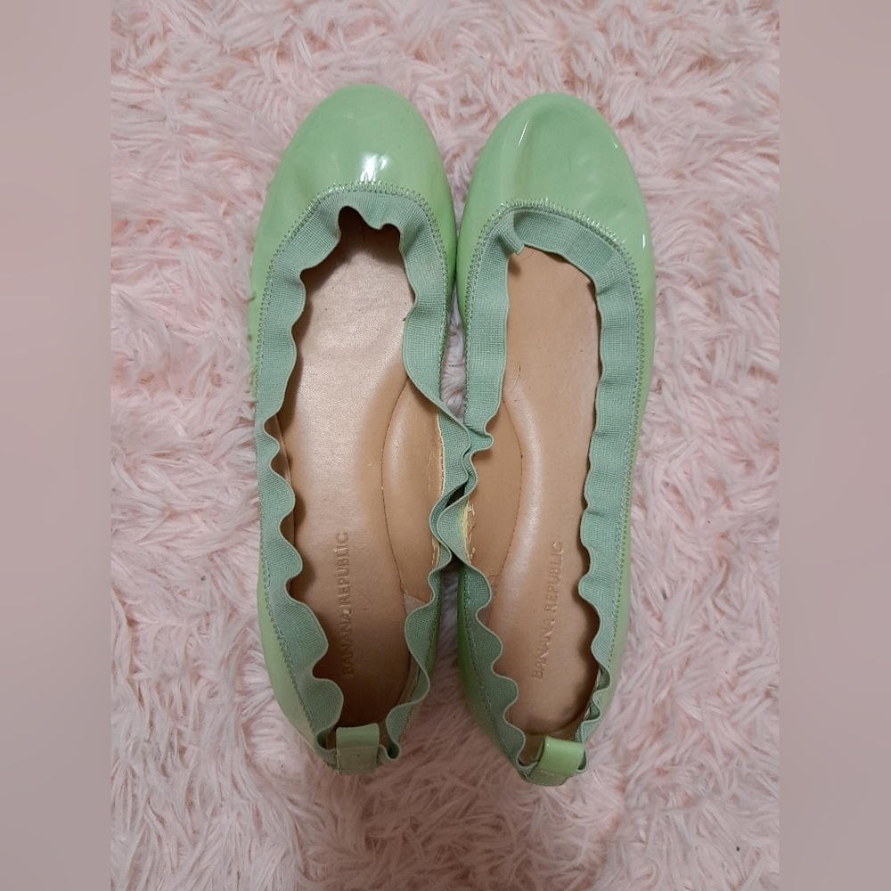 ⬇️BANANA REPUBLIC Mint Green W/Ruffle Edging Ballerina Flats. Sz.8.5  worn 1x!